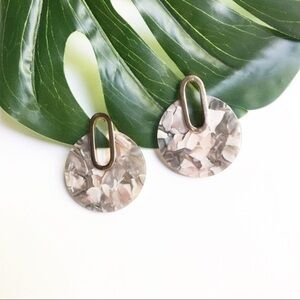 Mia Earrings in taupe